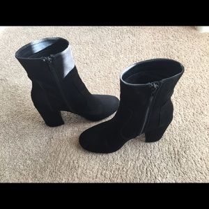 Black suede high heel booties //2 for 25$